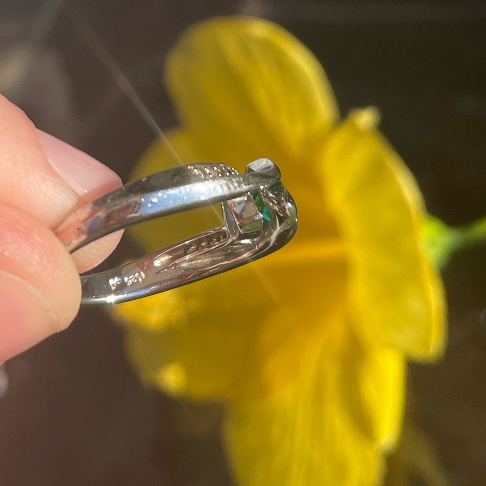 Emerald Ring - Picture 3 of 11